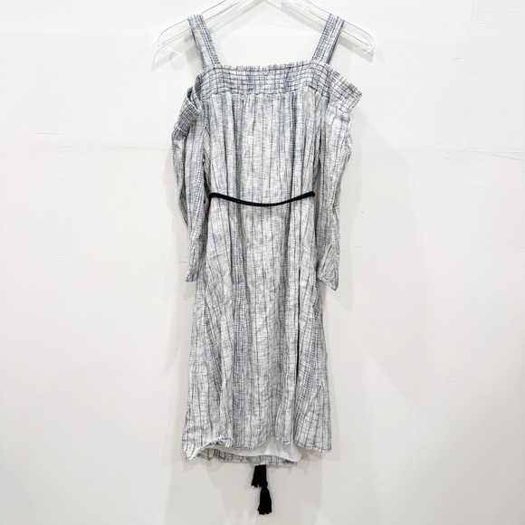 Jessica Simpson Maternity Cold Shoulder Belted Dress Small - Picture 9 of 10